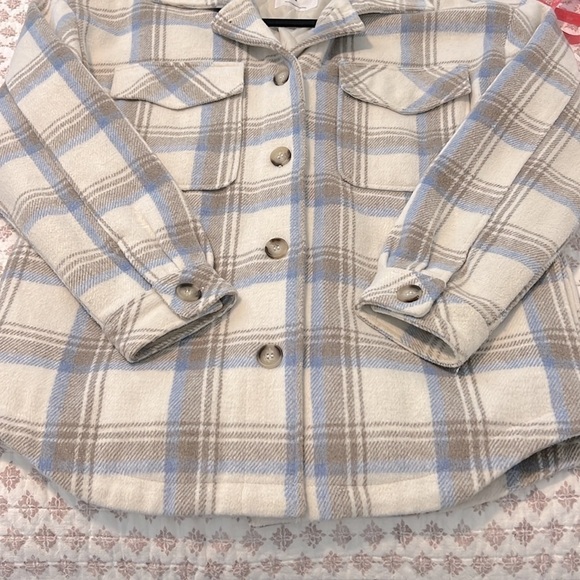 Garage Cream Light Blue Plaid Vicinity Oversized Quilted Shacket Size Medium - Picture 6 of 12